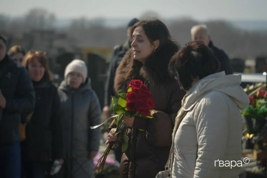 зображення до посту: У Харкові попрощалися з медиком швидкої допомоги, який загинув на Куп&rsquo;янщині