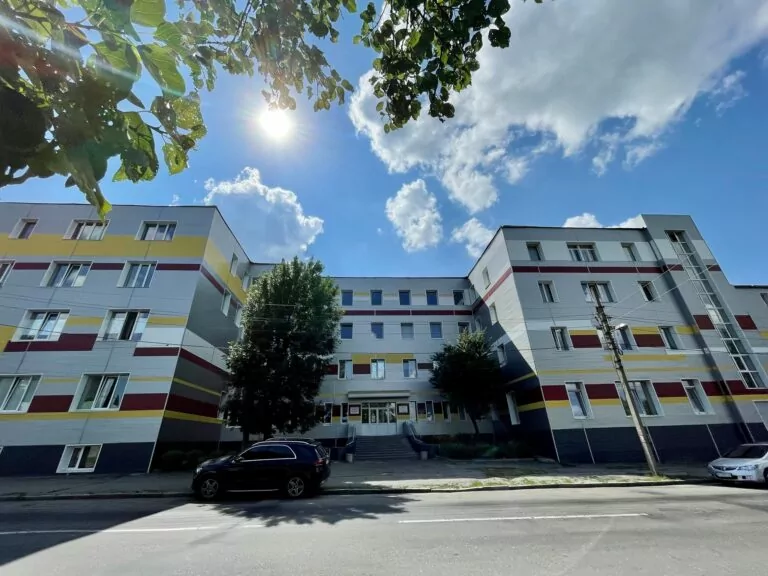 33 млн грн ймовірної переплати: у Харкові знову віддали підряд на ремонт дитячої лікарні компанії, яка завищує ціни 