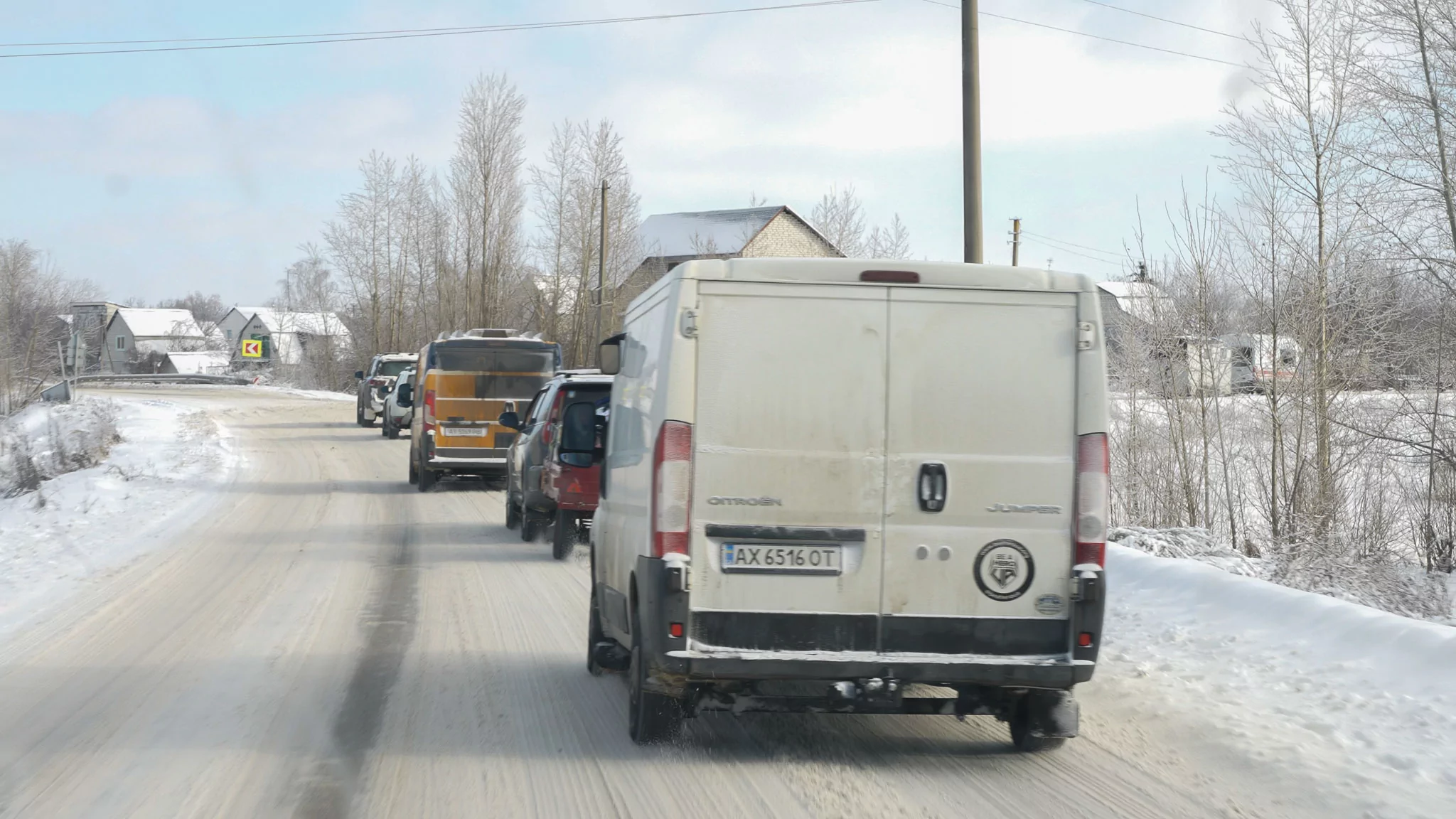 Evacuation convoy turns onto the road leading to Hontarivka