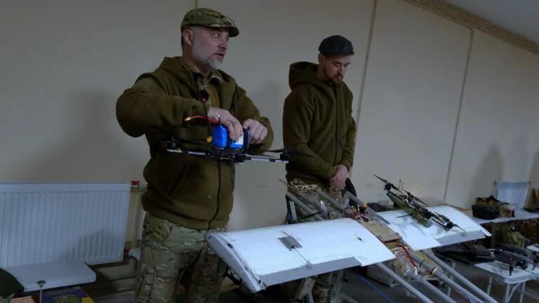 Як цивільним на прифронті захиститися від російських FPV-дронів? Розповідають бійці підрозділу «Гострі картузи»
