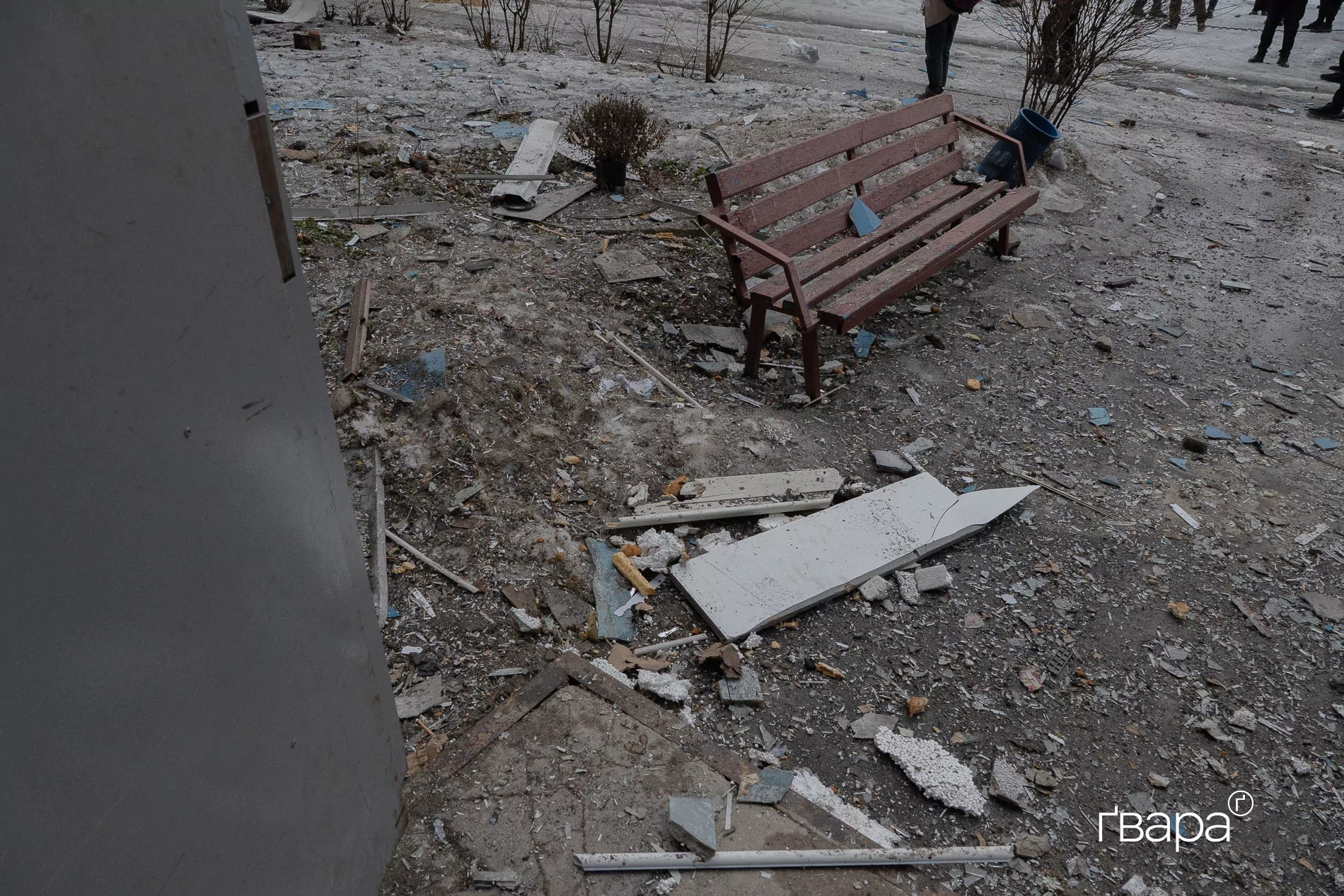 зображення до посту: У Шевченківському районі Харкова дрон влучив у багатоповерхівку: серед постраждалих є діти — фото