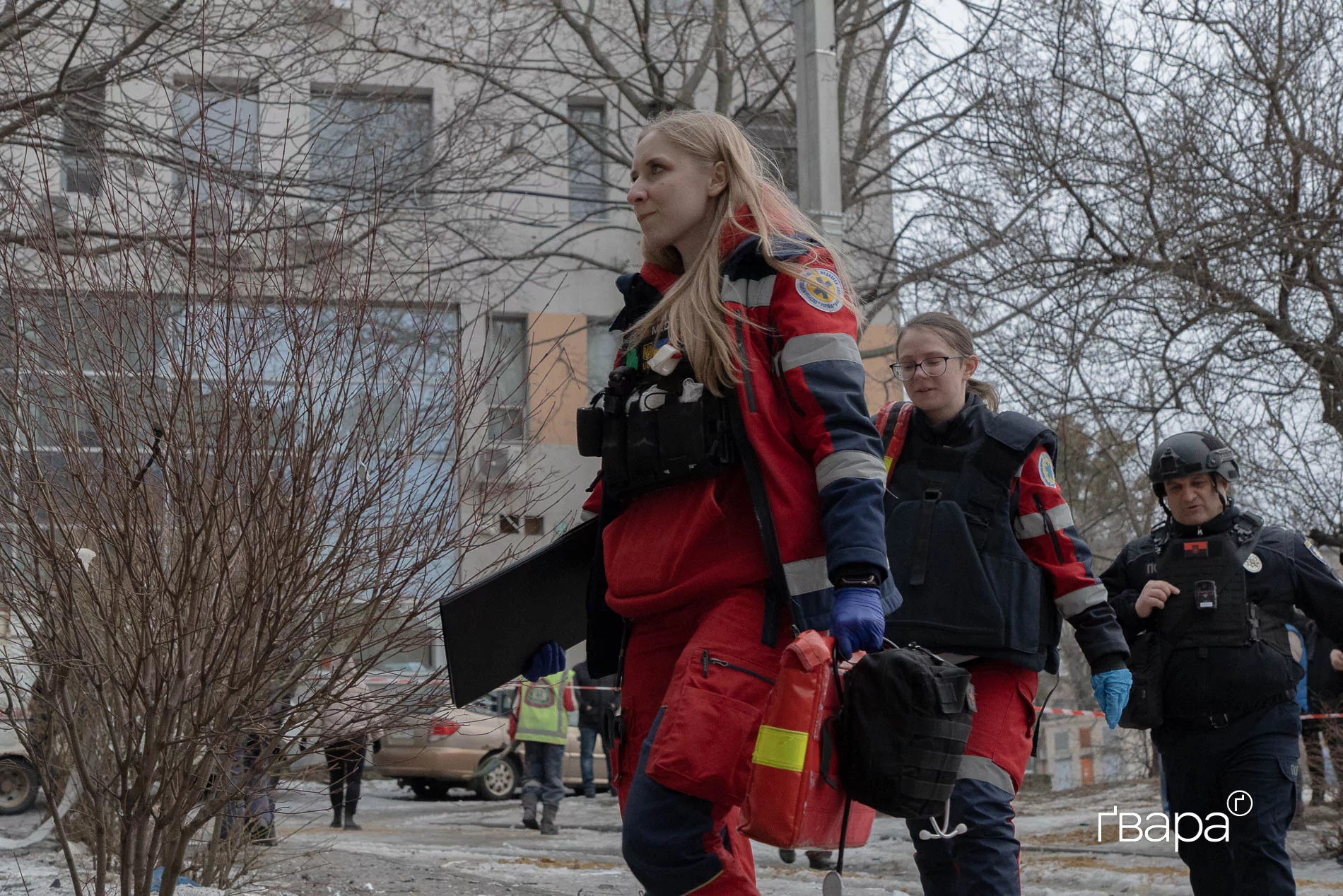 зображення до посту: У Шевченківському районі Харкова дрон влучив у багатоповерхівку: серед постраждалих є діти — фото
