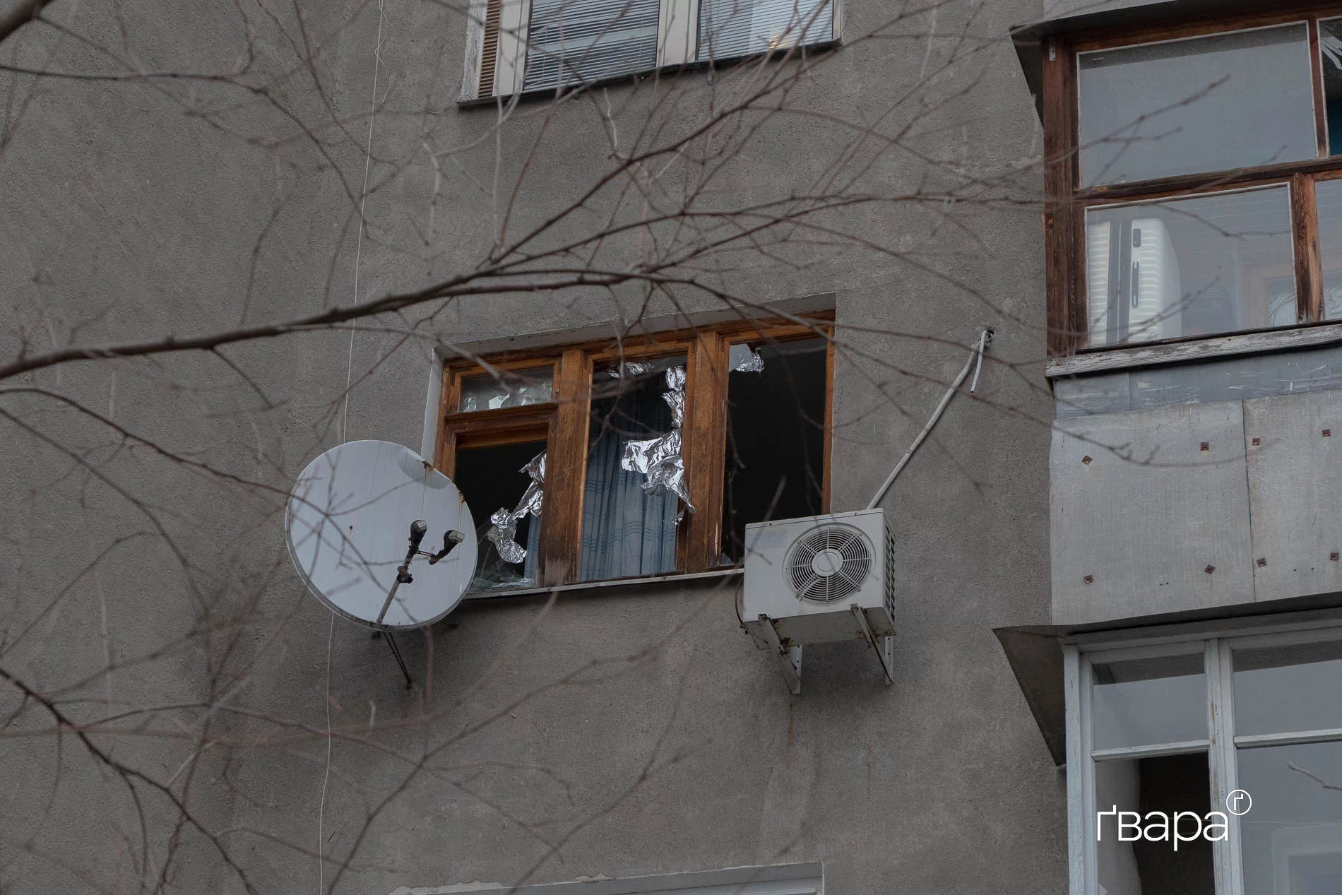 зображення до посту: У Шевченківському районі Харкова дрон влучив у багатоповерхівку: серед постраждалих є діти — фото