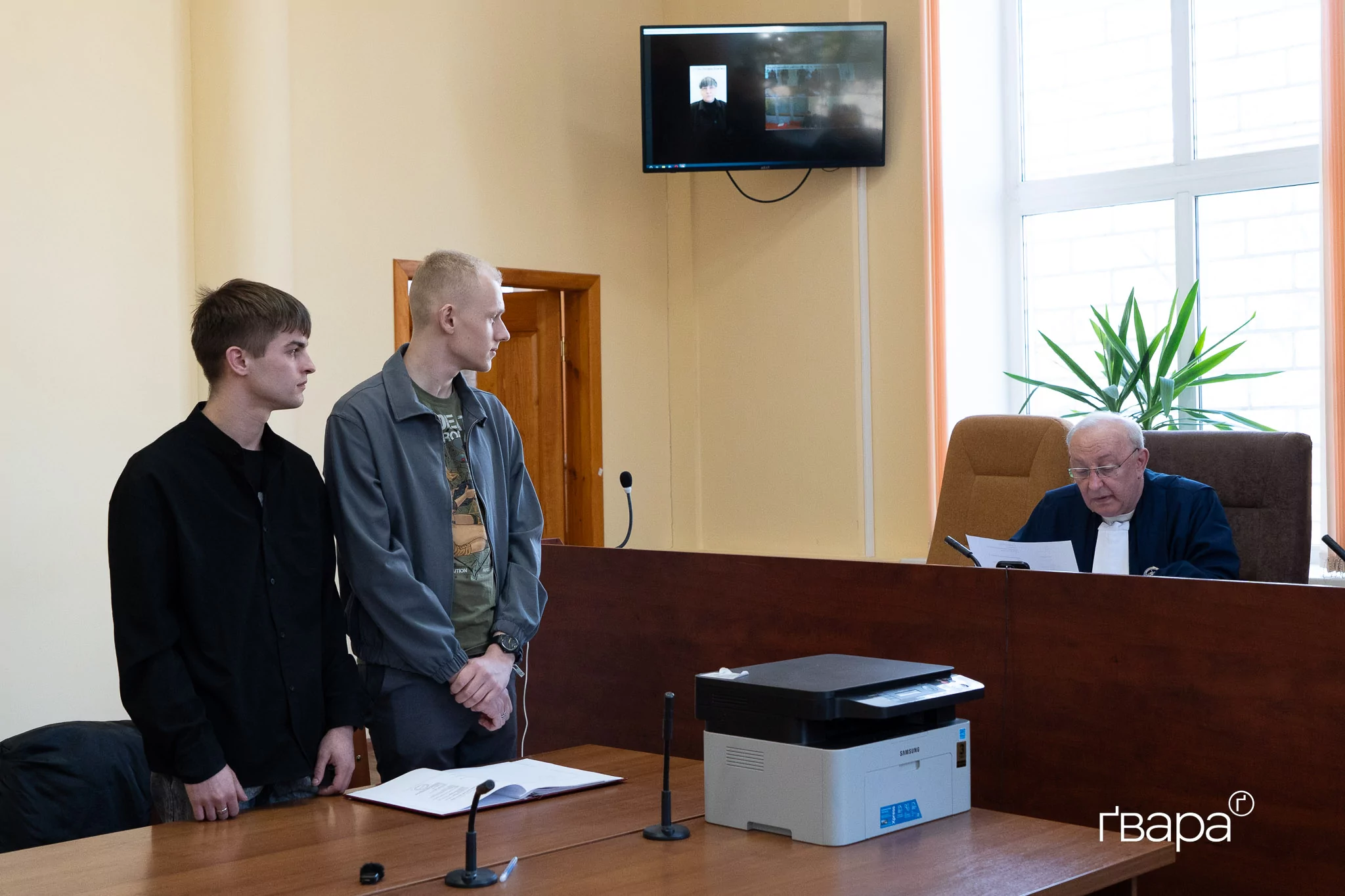 зображення до посту: До суду звернулася одностатева пара з проханням визнати їх родиною. Чим завершилося засідання?