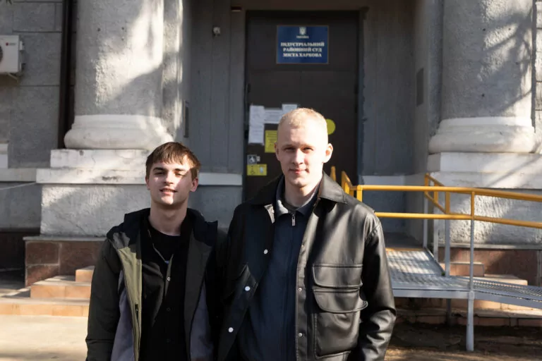 До суду звернулася одностатева пара з проханням визнати їх родиною. Чим завершилося засідання?