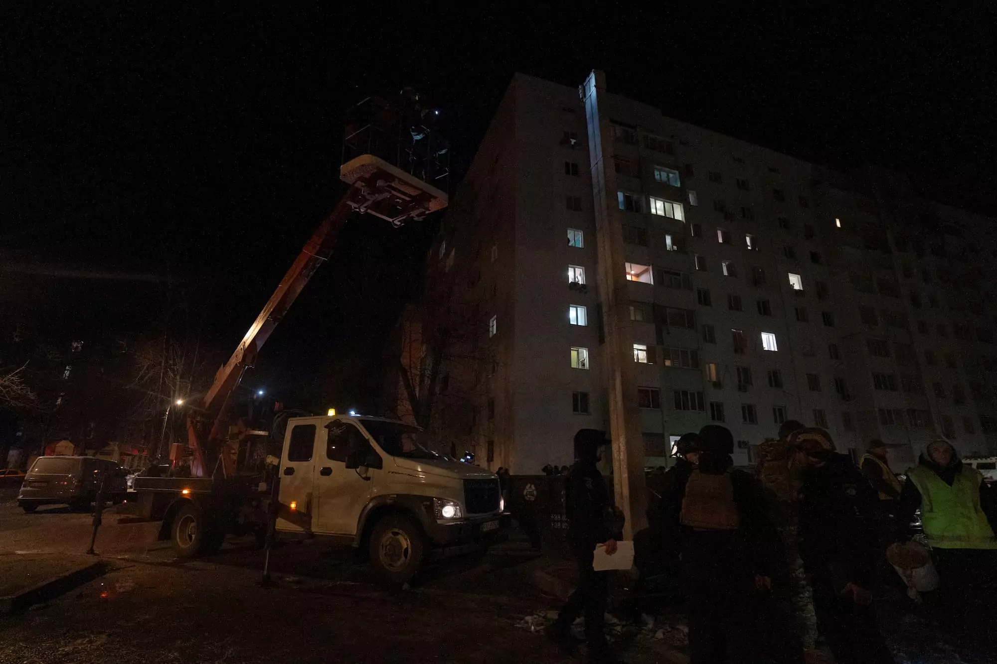 зображення до посту: &ldquo;What we repaired after previous time was blown out again.&rdquo; Russian attack on apartment building in Kharkiv injured 9, including 2 children (Photo)