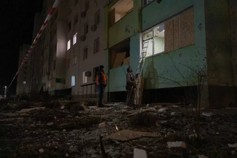 “What we repaired after previous time was blown out again.” Russian attack on apartment building in Kharkiv injured 9, including 2 children (Photo)