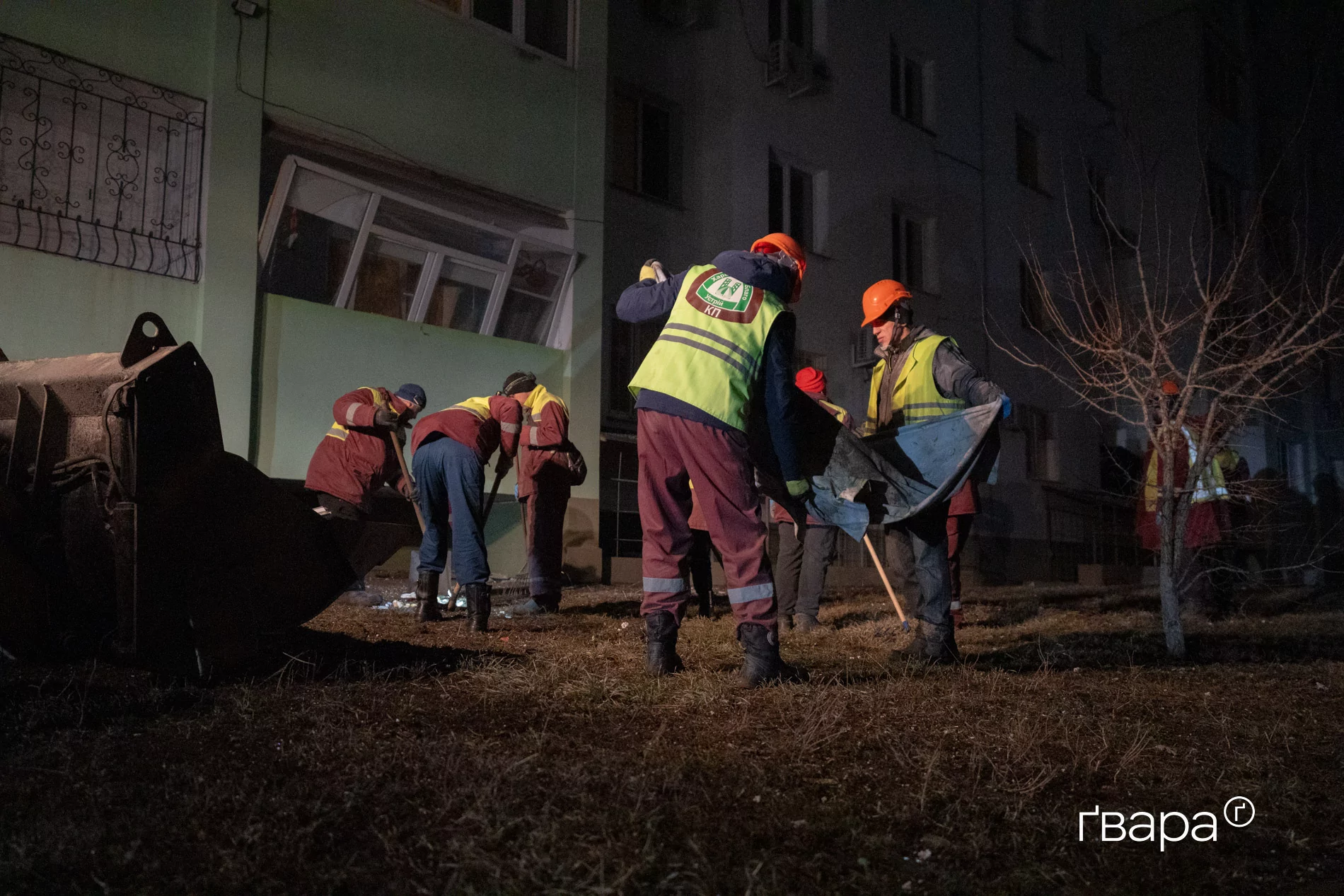 комунальники на місці обстрілу
