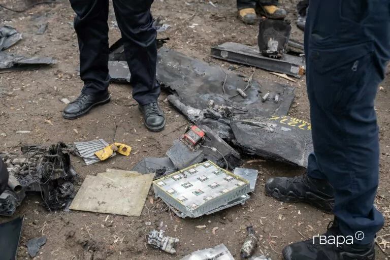 У Немишлянському районі Харкова сталось падіння уламків БпЛА: є постраждалі