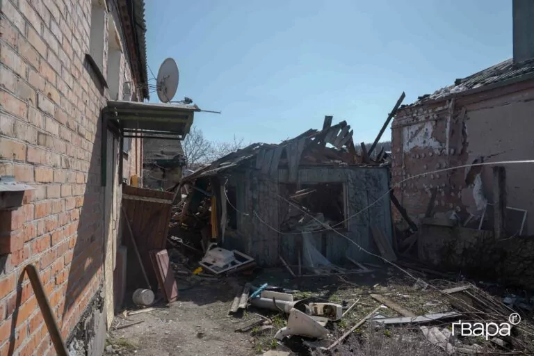 Росіяни вдарили по приватному сектору в Харкові — фото