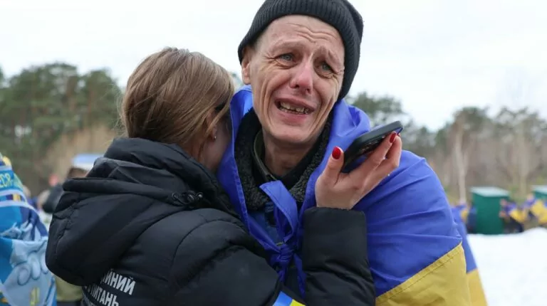 З російського полону повернулися 300 українських військових та двоє цивільних