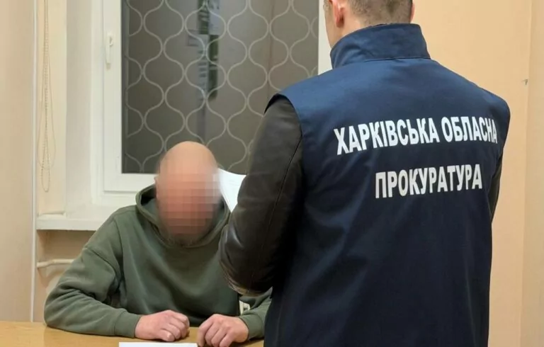 Експрацівник харківського ТЦК, ймовірно, організував незаконний виїзд за кордон