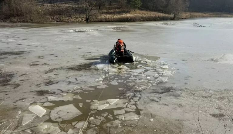 На Харківщині чоловік провалився під кригу: він загинув