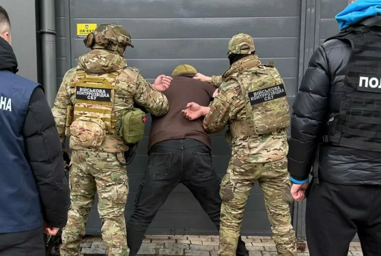 У Харкові затримали громадянина РФ, який нібито допомагав у виїзді з України