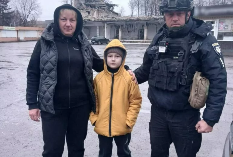 З Куп’янщини евакуювали жінку з дитиною