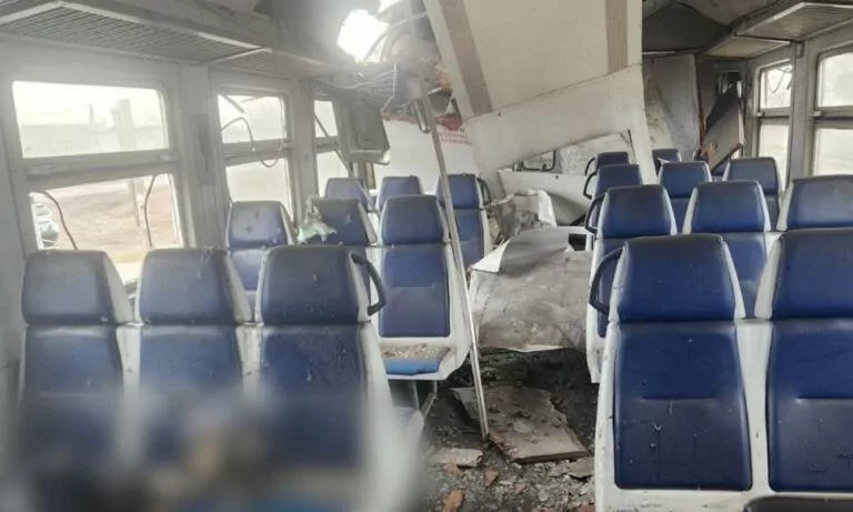 Частина пасажирів потягу, який потрапив під удар на Харківщині, не перейшли до укриття