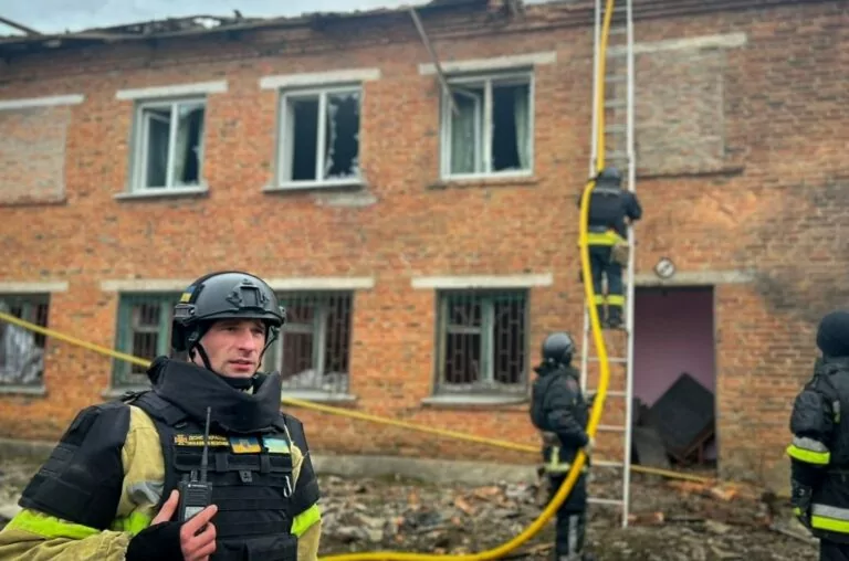 Рятувальники на Харківщині потрапили під повторний обстріл