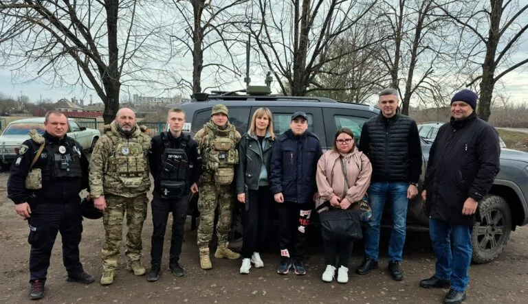 «Повернулись, попри небезпеку»: з Куп’янщини евакуювали матір із сином