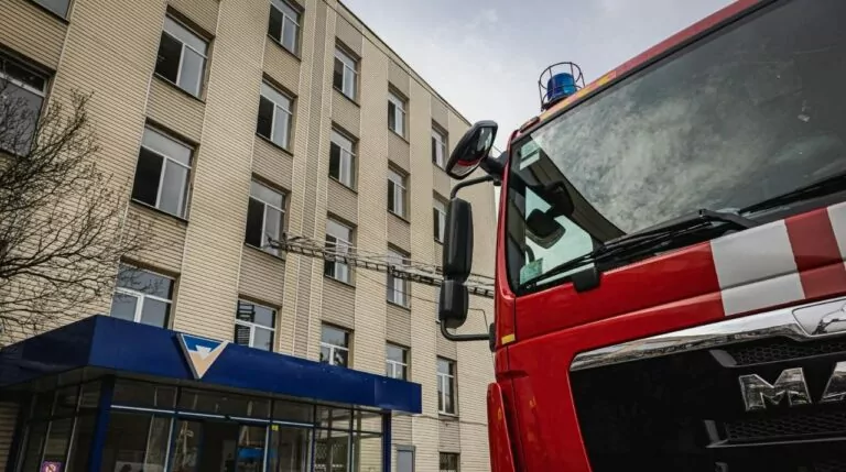 У Харкові загорілась адмінбудівля: без постраждалих