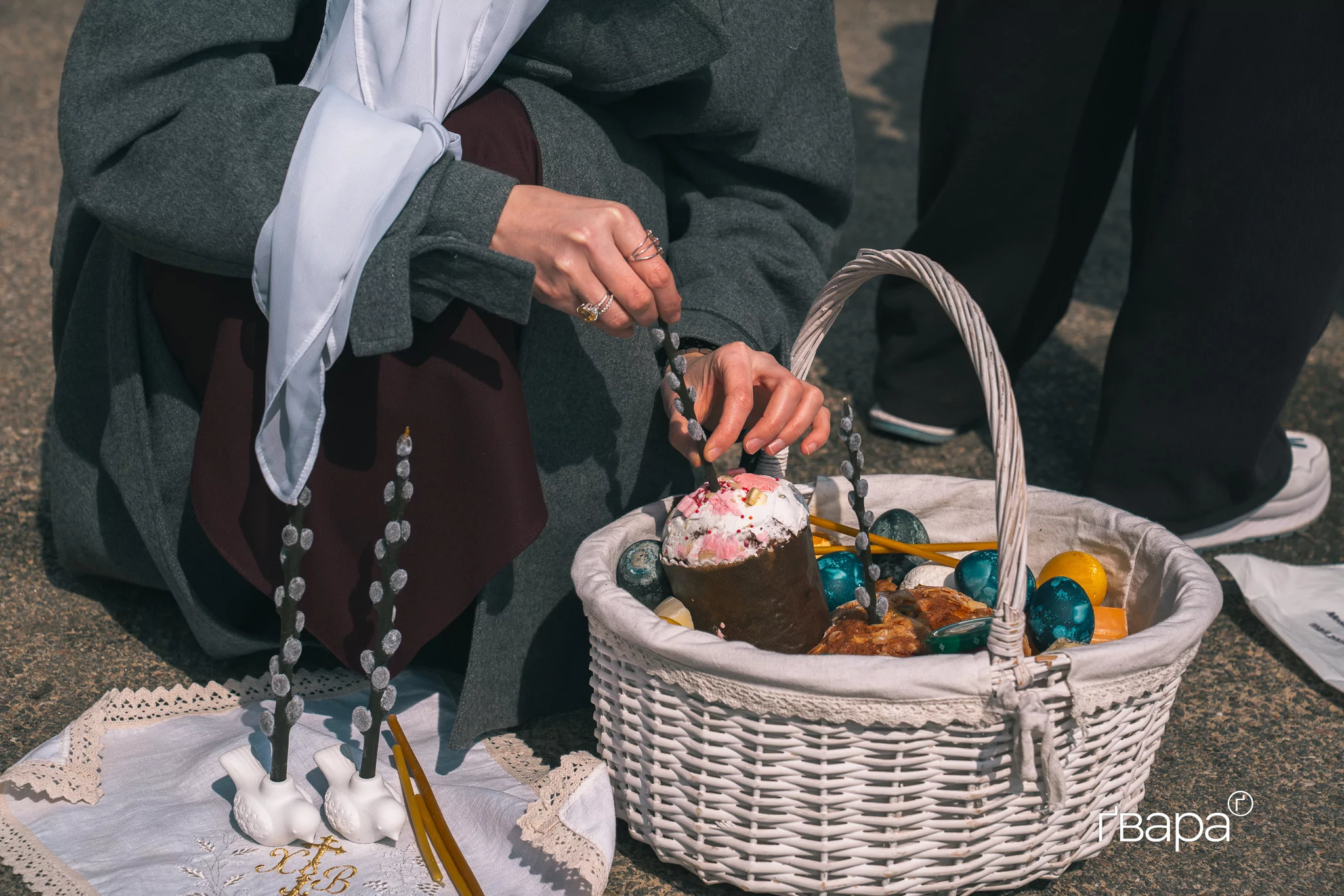 зображення до посту: Великдень під час війни: як у Харкові проходить служба у церкві &mdash; фото