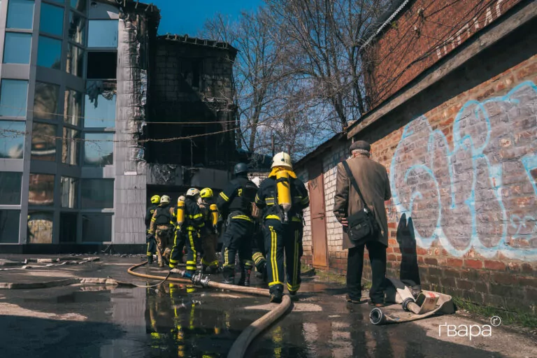 У Харкові триває ліквідація виливу меляси внаслідок російського обстрілу