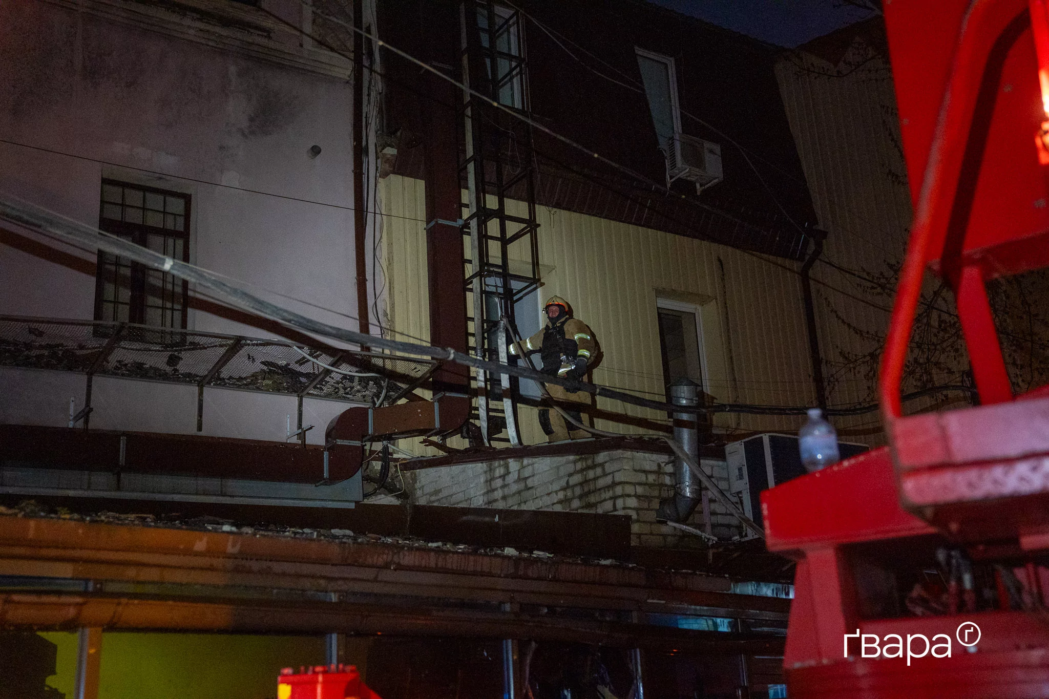 зображення до посту: Наслідки вечірнього удару по Основ&rsquo;янському району Харкова &mdash; фото