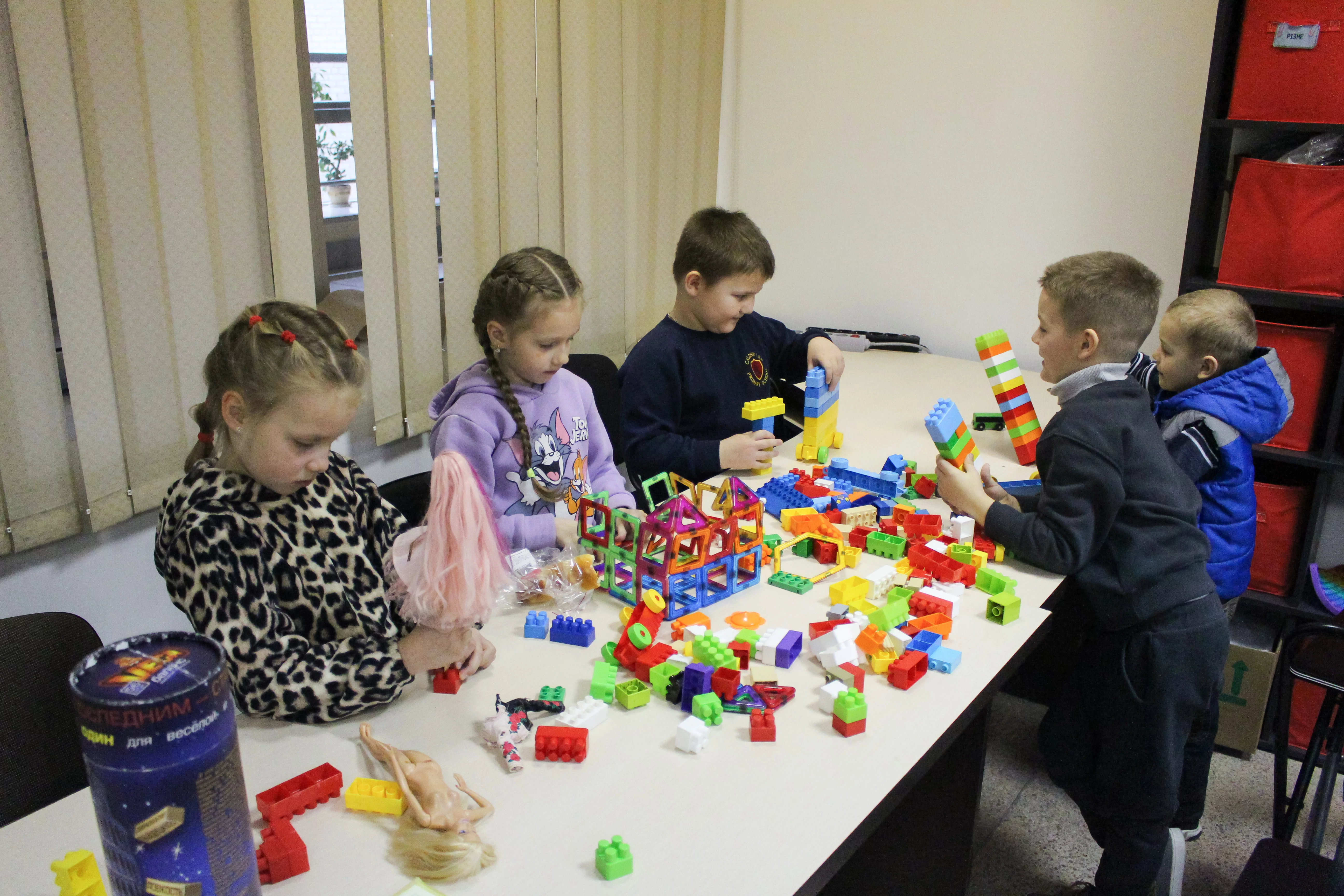 Діти в освітньому центрі