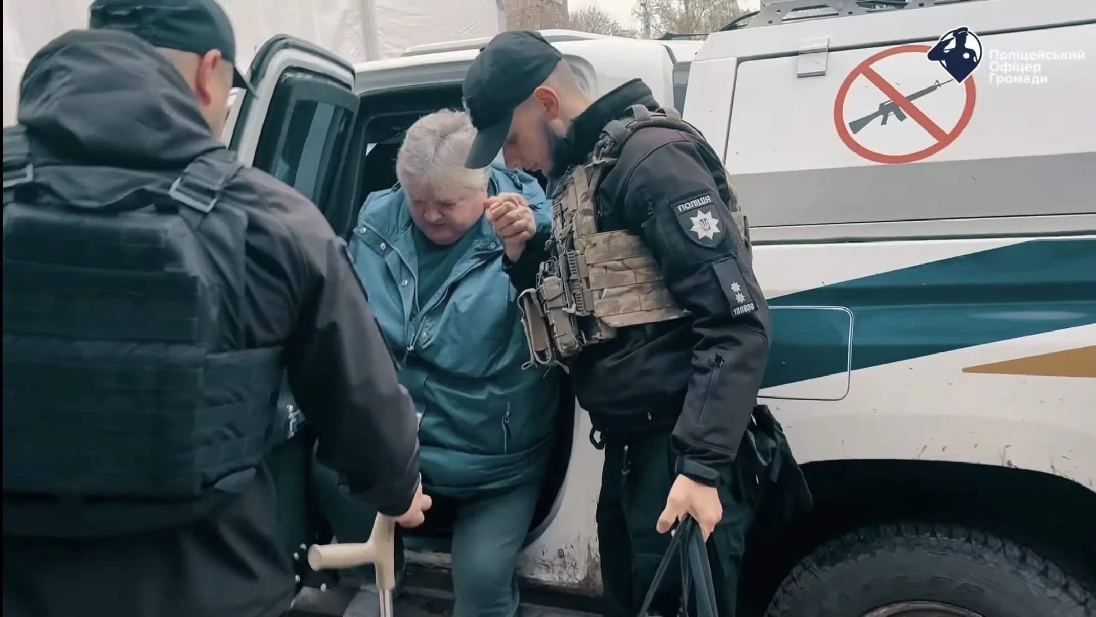 Kharkiv regional police evacuated an elderly woman with disabilities