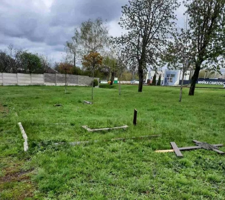 У Харкові вандали пошкодили хрести на могилах жертв Голодомору