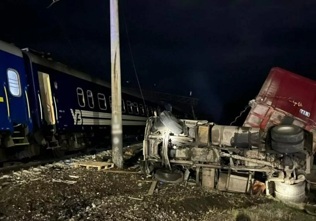 Харків-Полтава потяг вантажівка