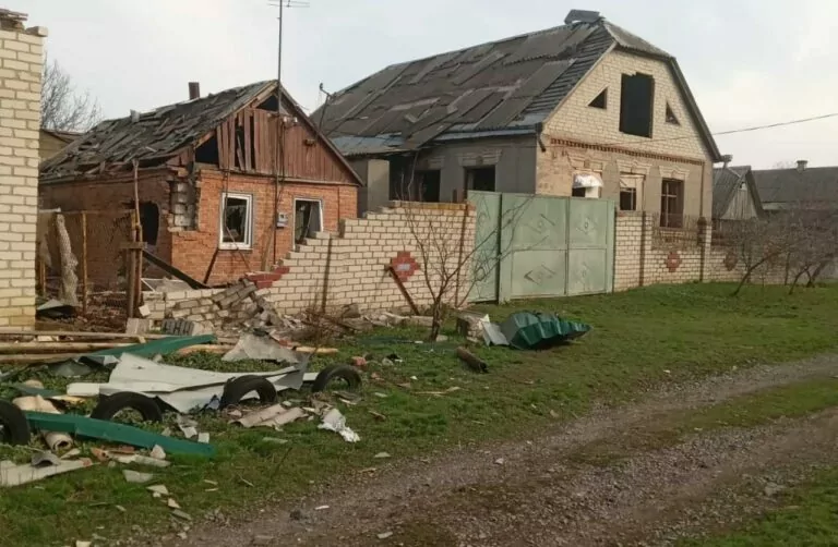 Росіяни вдарили 20 дронами по Дергачівській громаді: троє постраждалих