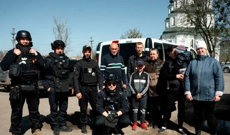 З Ізюмського району евакуювали 10 людей, зокрема дітей