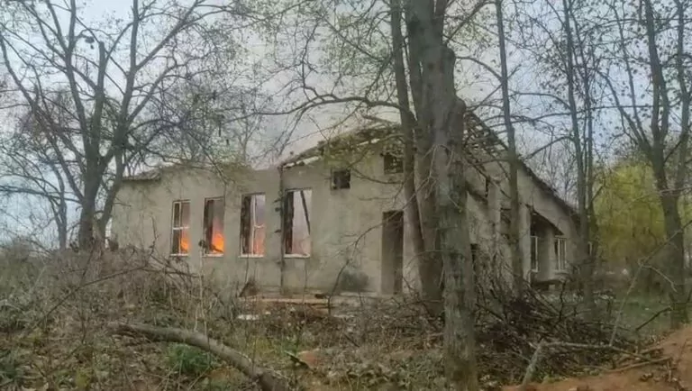 Росіяни вчергове обстріляли будинок культури у Золочівській громаді