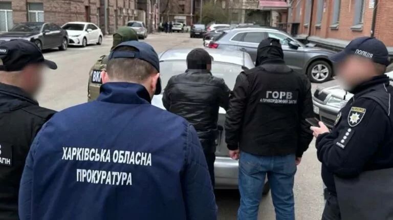 У Харкові затримали іноземця за підозрою в організації виїзду чоловіків