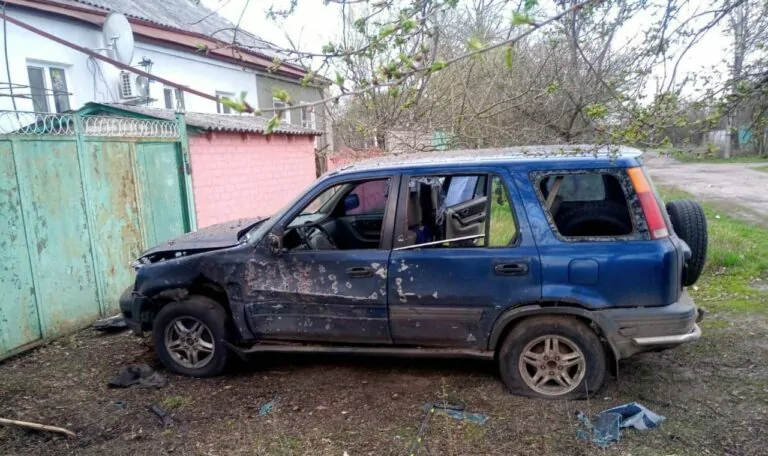 Росіяни вдарили FPV-дронами по автівках у Дергачівській громаді