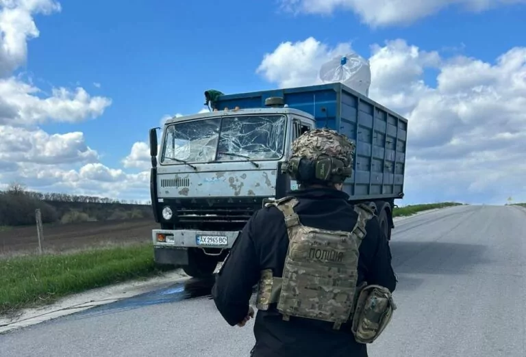Російський дрон влучив в автомобіль на Харківщині