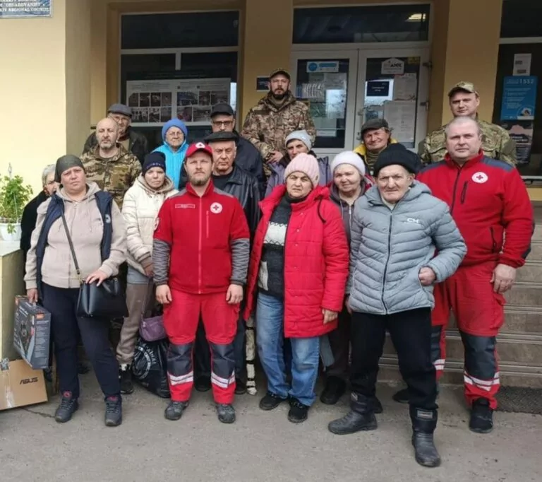 «Білі янголи» евакуювали 28 людей із зони бойових дій на Харківщині за тиждень