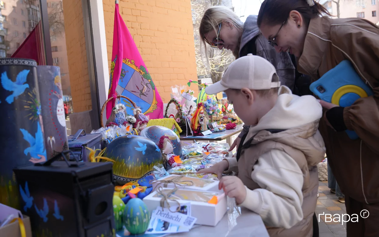 зображення до посту: Як у Харкові пройшов благодійний Великодній ярмарок — фото