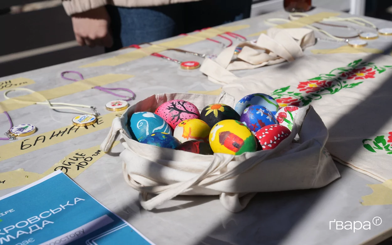 зображення до посту: Як у Харкові пройшов благодійний Великодній ярмарок — фото
