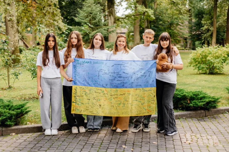 «Звернися до сусіда по парті»: як харківські підлітки надають психологічну підтримку учням у своїй школі