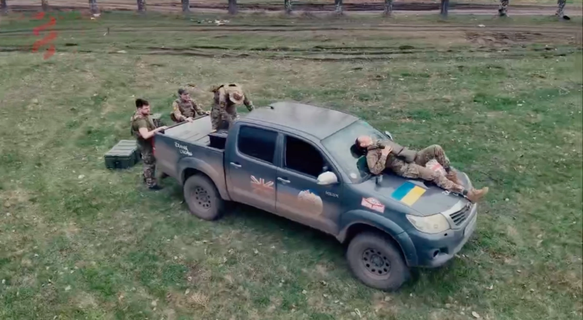 Dua Lipa help to buy car for Ukrainian medical unit