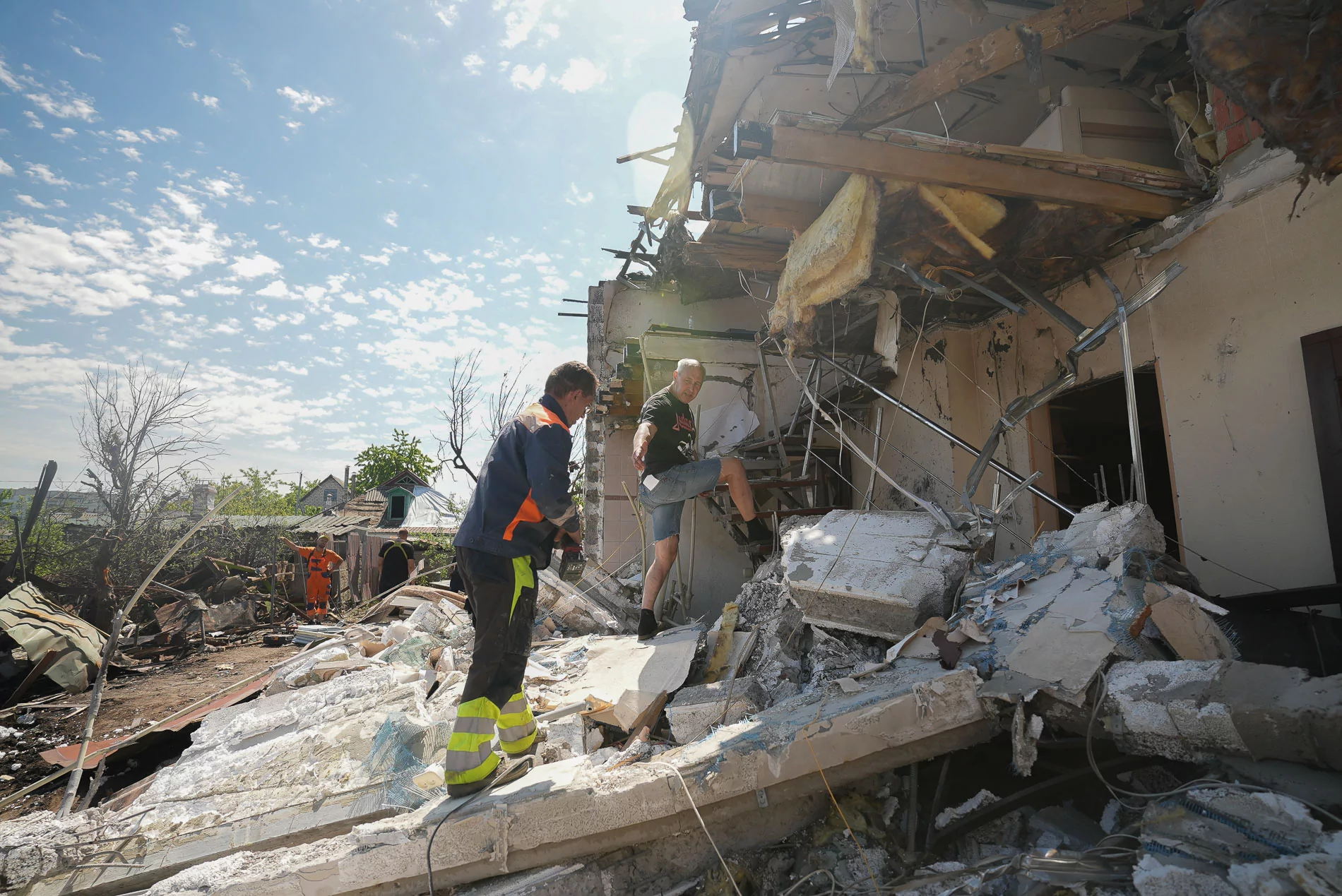 Russian attack on the Novobavarskyi district