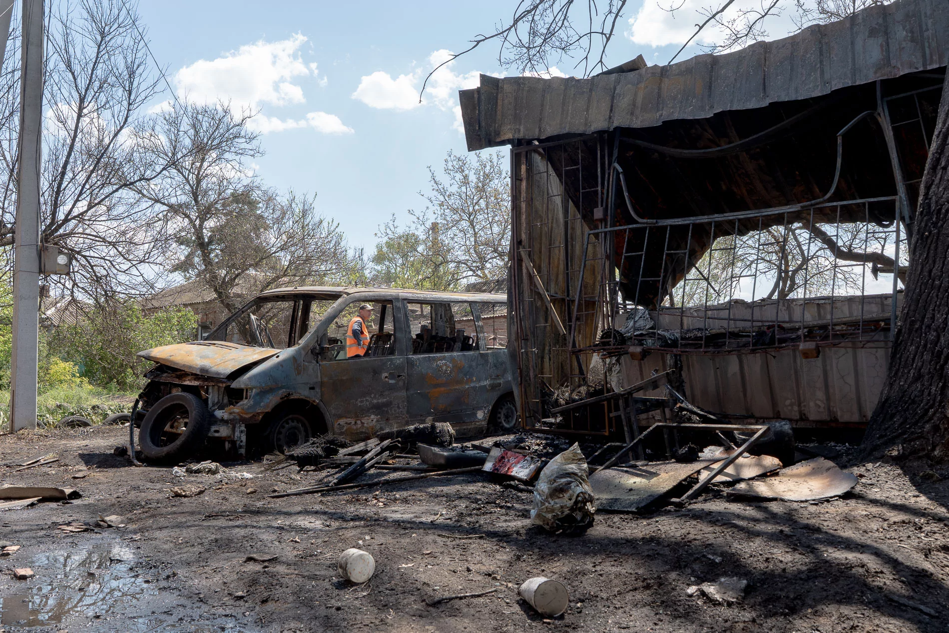 The aftermath of the Russian drone attack on the Novobavarksyi district of Kharkiv. May 7, 2026 / Photo: Gwara Media, Polina Kulish
