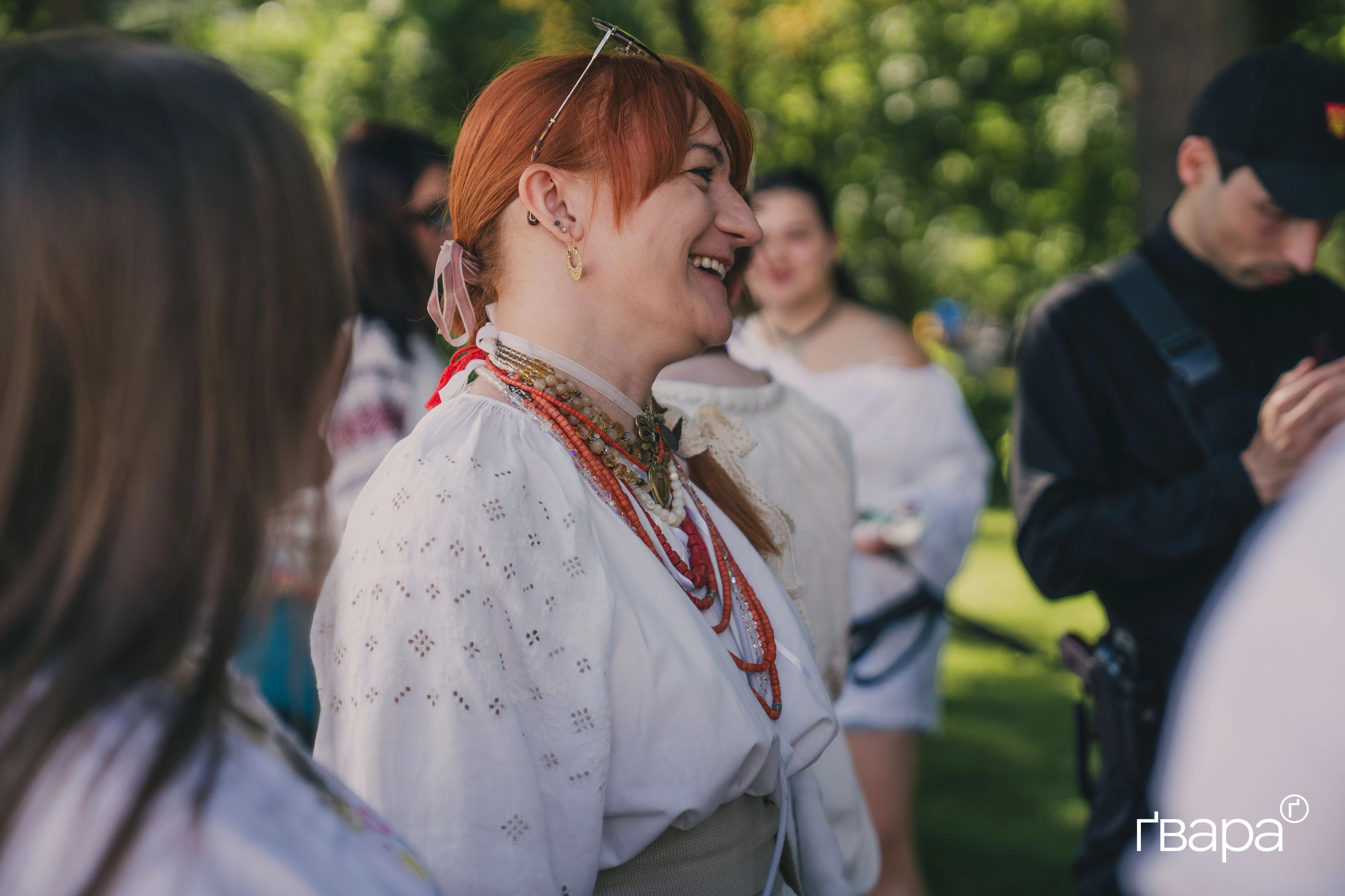 зображення до посту: &laquo;Це зв&rsquo;язок з родом&raquo;: Харків&rsquo;яни вийшли на ходу до Дня Вишиванки &mdash; фото