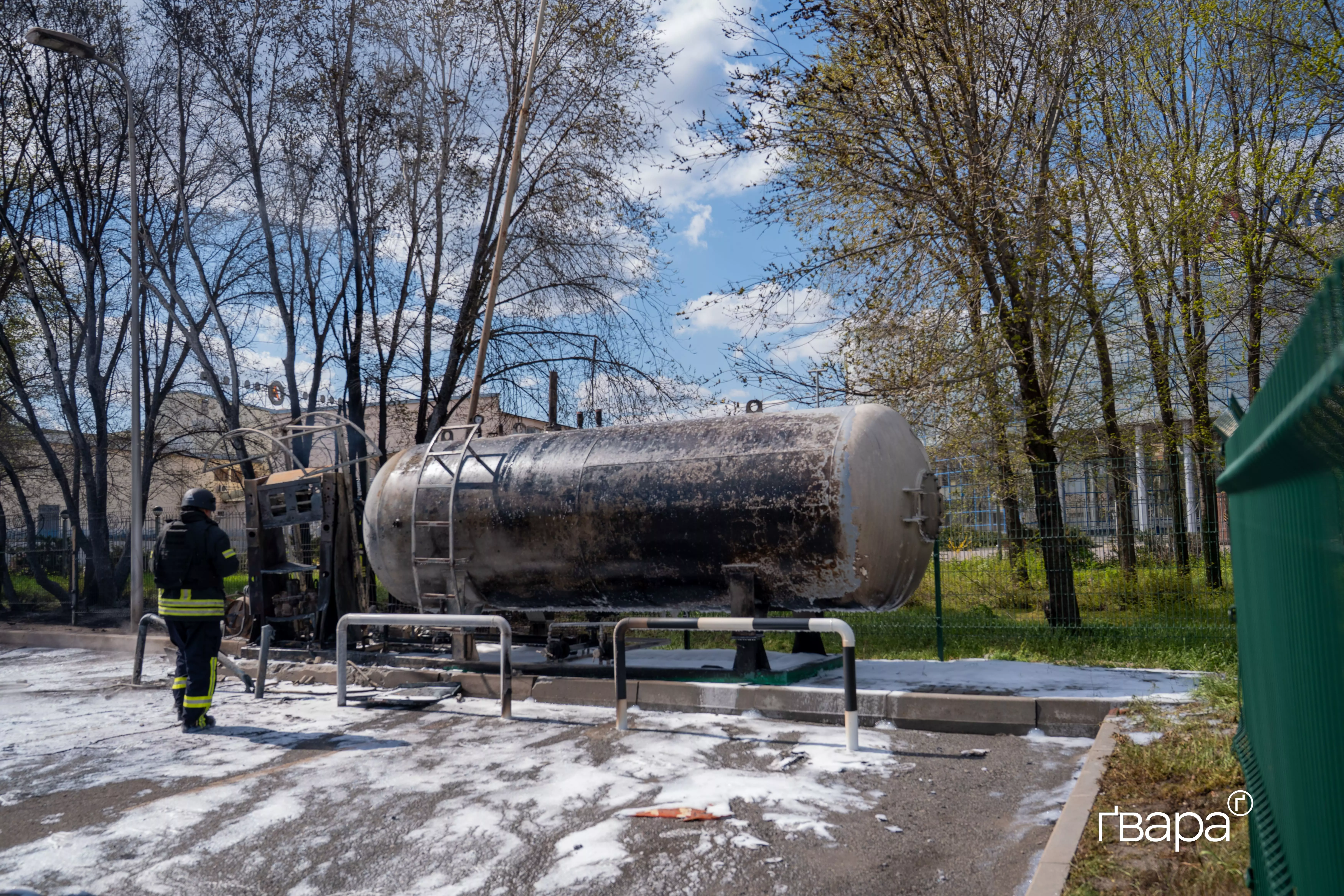 зображення до посту: Наслідки обстрілів АЗС Харкова &mdash; фото