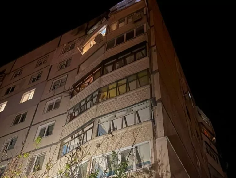 У Харкові безпілотник влучив у багатоповерхівку, серед постраждалих — троє дітей