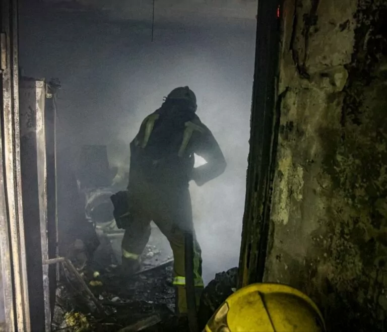Двох людей врятували з пожежі у Харкові