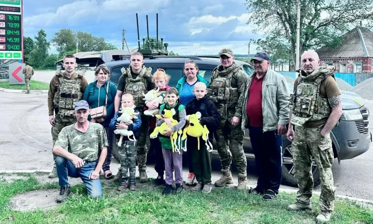 Поліцейські евакуювали вісьмох жителів Великобурлуцької громади та їхніх тварин