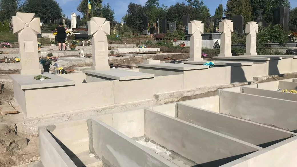&laquo;Пантеон Героїв&raquo;. У Тернополі встановили перші пам&rsquo;ятники загиблим військовим