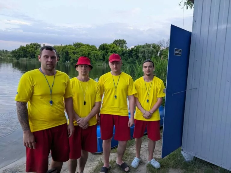 З водойми у Харкові врятували двох дорослих і дитину